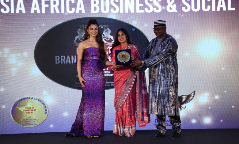 Bong woman receives the Black Swan Award for “Women Empowerment” in UAE.